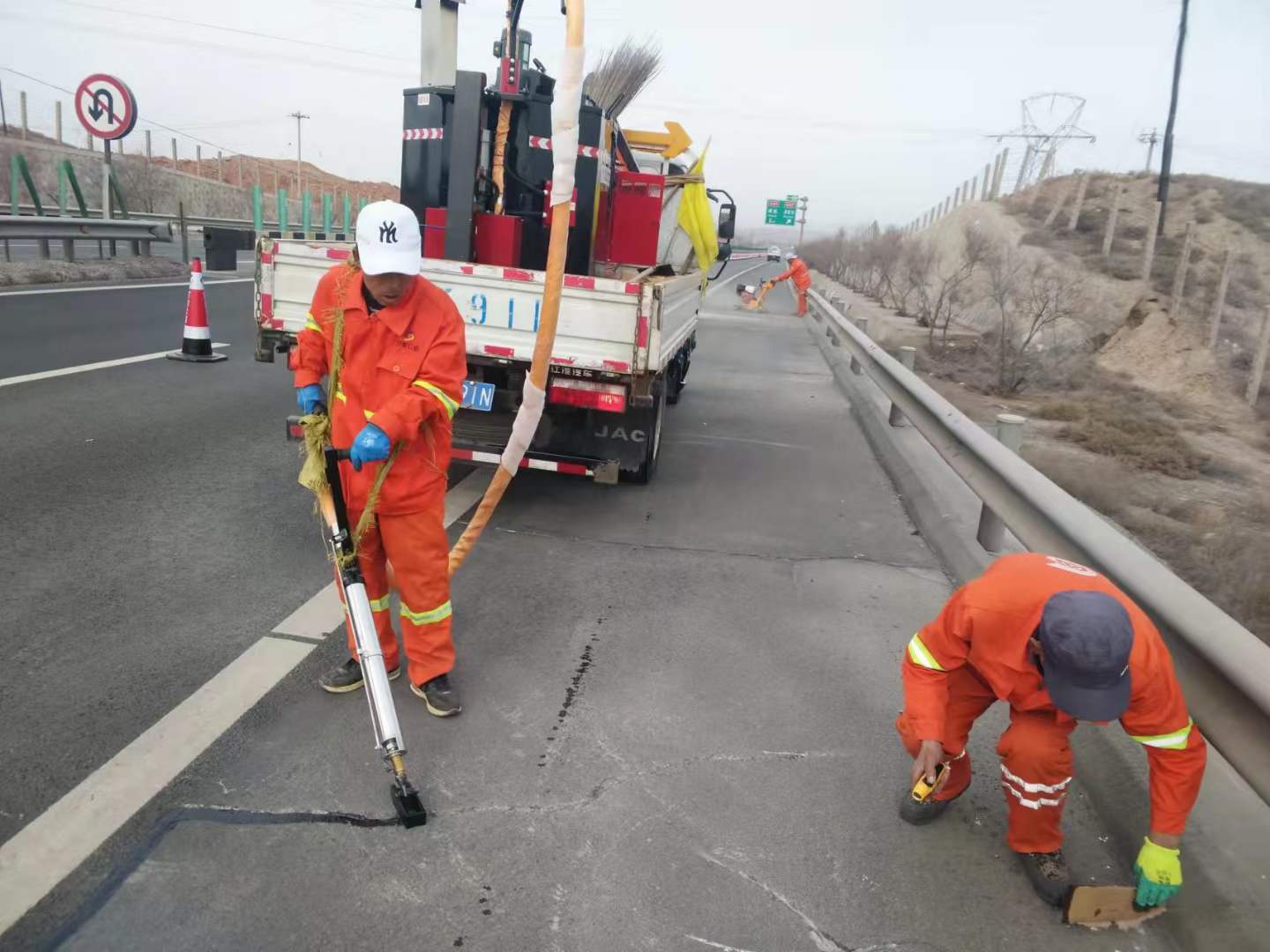 安徽地区路面灌缝施工